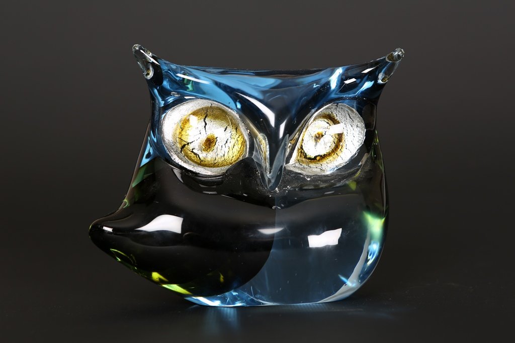 Attributed to Antonio Da Ros for Cenedese glass owl: Attributed to Antonio Da Ros for Cenedese, a Murano Somerso glass model of an Owl, c.1968, unsigned. 11cm high