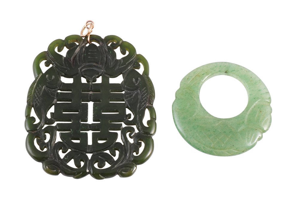 A Chinese green pendant plaque: A Chinese green pendant plaque, the square shaped plaque of heavy symmetrical cut-out design of scroll details and two fish, suspending on an articulated circular bale. Length approximately 5.5cm. Wid