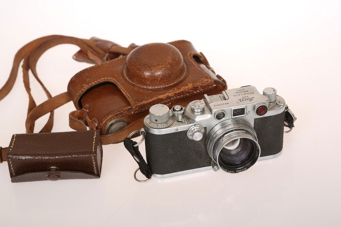 A LEICA D.R.P. CAMERA, no. 477615, with Summitar lens,: A LEICA D.R.P. CAMERA, no. 477615, with Summitar lens, no. 687263; and LC60 light meter. 13.5cm wide