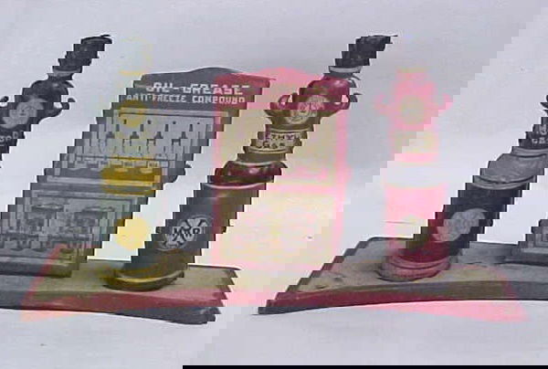 1920-30s tin litho Marx gas pump station: 1920-30s tin litho Marx gas pump station, missing insides.