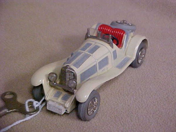 Schuco #1043 micro racer Mercedes SSK: Schuco #1043 micro racer Mercedes SSK. Near mint condition. Measures 4-1/2"long x 1-1/2"tall x 1-3/4"wide.