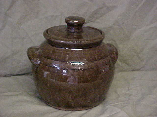 Lanier Meaders bean pot w/lid.: Lanier Meaders bean pot w/lid. Signed. No damage or repairs. Measures 7-1/2"tall x 7-1/2"wide.