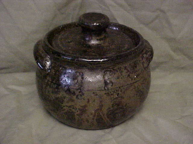 Lanier Meaders bean pot w/lid.: Just a great Lanier Meaders bean pot w/lid. Mint condition, signed on bottom. Measures 5"tall x 5-1/2"wide.