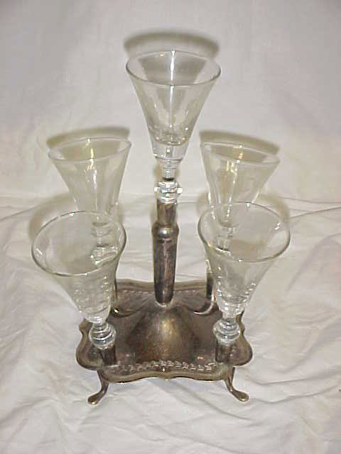 Victorian silverplated 5 vase epergne.: Victorian silverplated 5 vase epergne. Good condition. Measures 9-1/4"tall x 7"wide.