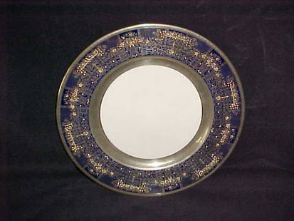 14 Silver - Lenox dinner plates for Ovington Bros.: 14 Silver - Lenox dinner plates for Ovington Bros. NY. Minte condition plates marking on back Made expressly for Ovington Bros. New York. Beautiful enmameling detailed pattern. Measures 10-3/8".