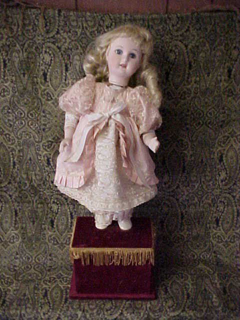 1930's 40's Porcelain doll atomaton w/music box. : 1930's 40's Porcelain doll atomaton w/music box. Doll body sways side to side and head turns as the music plays. Wind up music box works good. The head & hands are paitned porcelain. The dress is stai