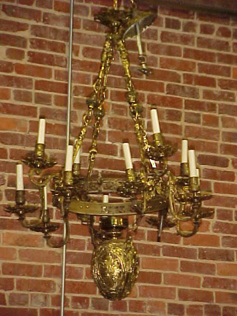 Outstanding quality Brass chandlier 4 arms w/3 li: Outstanding quality Brass chandlier 4 arms w/3 lights to each arm. Kerosene font w/burner w/electirc light arms. Heavy decortive brass lamp late 1800's early 1900's. Wonderful fancy detailed brass. No