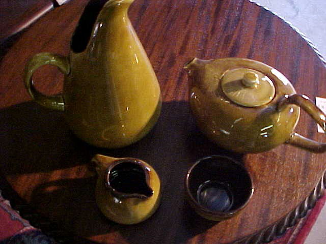 Russel Wright pottery set: Russel Wright pottery set. Large water pitcher, teapot, sugar & creamer set.