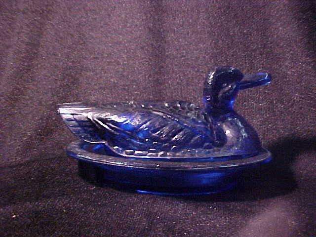 U.S. Glass Co. blue duck on nest candy dish.: U.S. Glass Co. blue duck on nest candy dish. Measures 4-1/2"tall x 8"long x 5-1/2"wide.