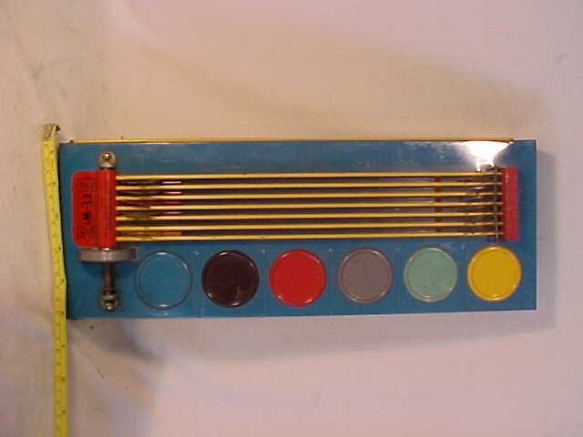 Tin litho Gee-Wiz horse racing toy.: Tin litho Gee-Wiz horse racing toy. Missing one horse.