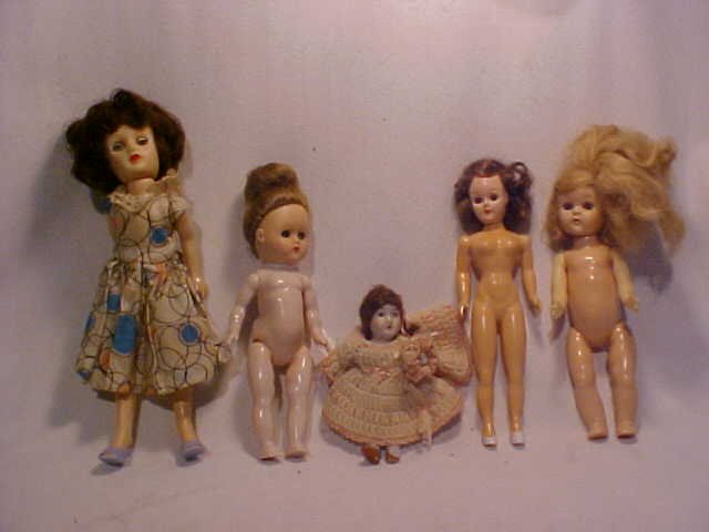 Lot of early dolls: Lot of early dolls. Measurements range from 5 - 10" tall.