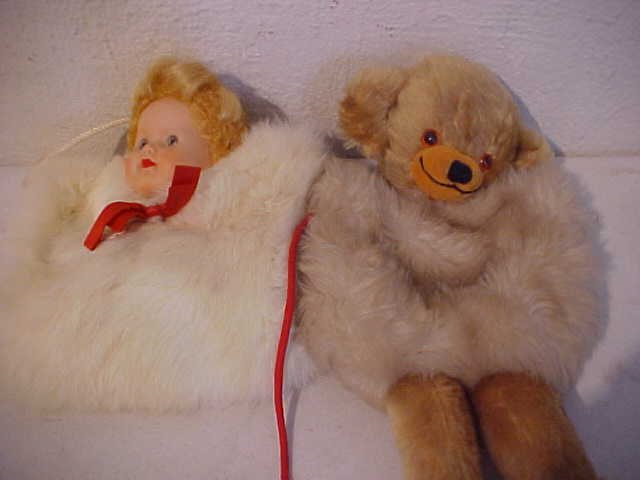 Lot of 2 fur muffs: Lot of 2 fur muffs. One measures 8" x 9" andon measures 6" x 13"