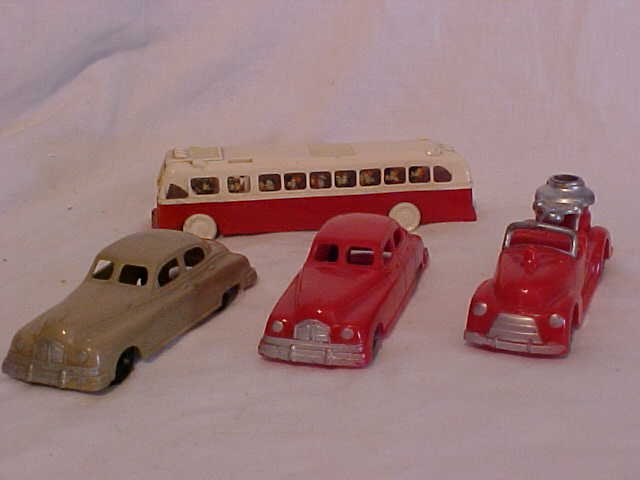 Lot of 3 Hubley cars and 1 Keystone bus: Lot of 3 Hubley Kiddie toy cars and 1 Keystone bus. Measures 2"H x 6 - 7 1/4"L