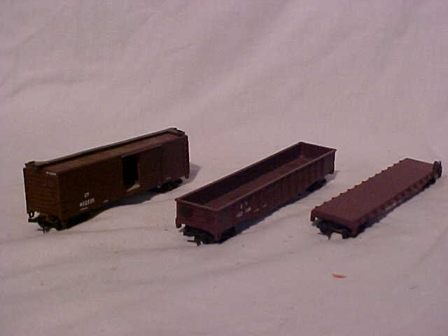 Lot of 3 AHM model train cars: Lot of 3 AHM (Associated Hobby Manufacturers) model train cars: "CP 402235" reefer car, "CP 402082" open hopper car, and "CP402509" open hopper car. Still with original boxes. HO scale. Measures from 