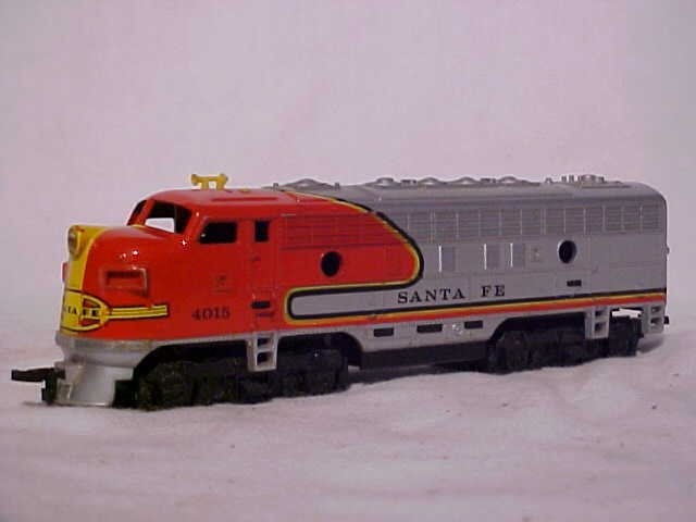 Tyco "4015 Santa Fe" model tain engine: Tyco "4015 Santa Fe" model tain engine. Still works. HO scale. Made in Hong Kong. Measures 2"H x 1 1/2"W x 8"L