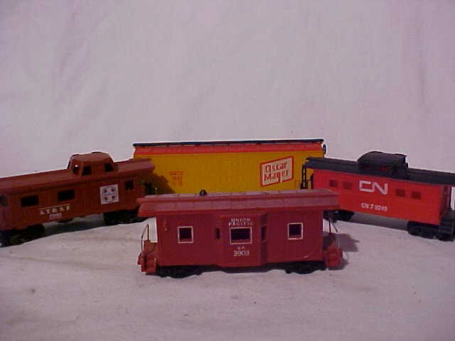 Lot of 4 Model Train Cars: Lot of 4 Model Train Cars Oscar Mayer,Union Pacific 3903, CN 79249, AT&SF 7240 Made by Tyco & MAR in the USA-Hong Kong-Austria Excellent Condition Measuremants Varies 2" x 4 3/4"-6 1/2" HO Scale