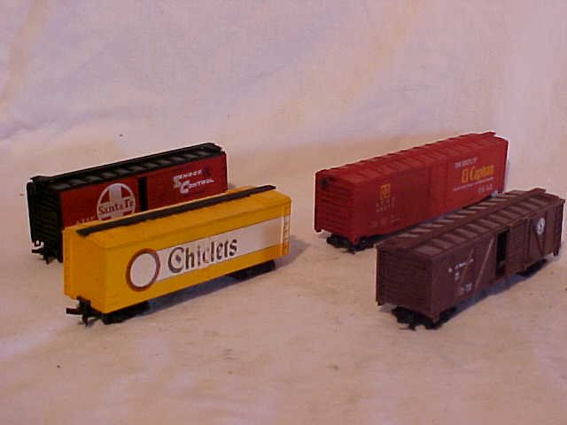 Lot of 4 Model Train Cars: Lot of 4 Model Train Cars HO Scale Very Good Condition Including ATSF 16987, Chiclets,ATSF 49277 and Great Northern Measures 2"-2 1/4"h x 1 1/2"w x 5 1/2"-7 1/4"L