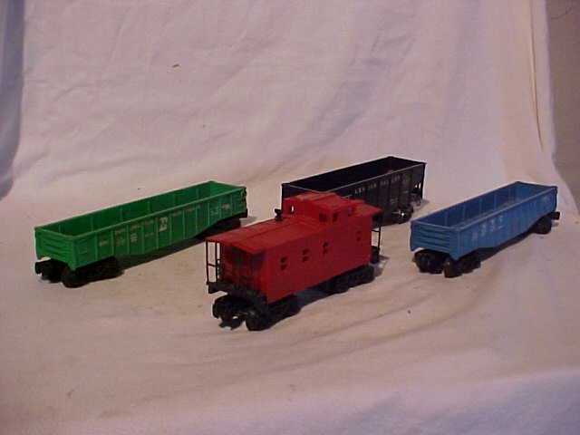 Lot of 4 Lionel Model Train Cars: Lot of 4 Lionel Model Train Cars0/0-27 Scale Including Burlington Northern, Lehigh Valley, NYC and Red Caboose Good Condition Measures 2"-3 1/4"h x 2"w x 7"-10"L