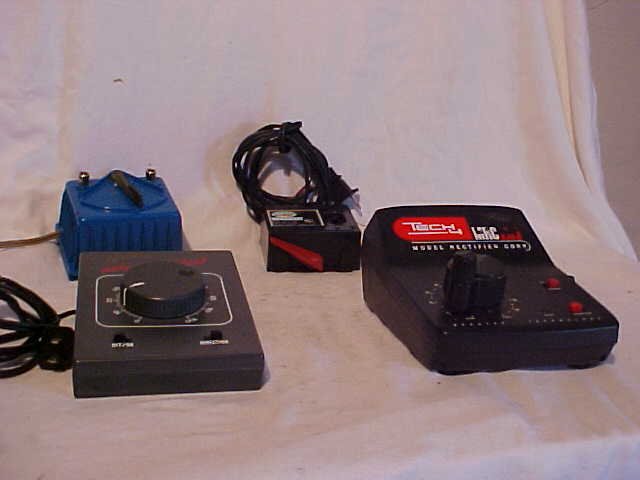 Lot of 4 Model Train Traansformers: Lot of 4 Model Train Traansformers, Lionel,Model Power,Spectrum and Tech 4 Still Works Good Measures 1 3/4"-3 1/2"h x 3 1/2"-5 1/2"w x 3 1/4"-7 3/4"L