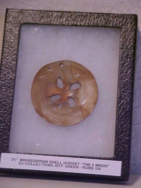 2-1/4" Shell gorget "the four winds": 2-1/4" Shell gorget "the four winds"