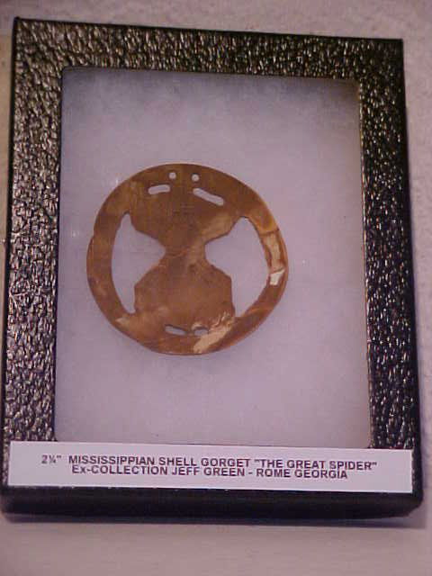 2-1/4" Shell gorget "The Great Spider": 2-1/4" Shell gorget "The Great Spider"