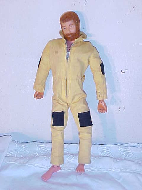 Talking G I Joe Action figure w/kung Fu grip.: Talking G I Joe Action figure w/kung Fu grip. fuzzy hair & beard. Talking mechanism missing & missing shoes. AS IS.