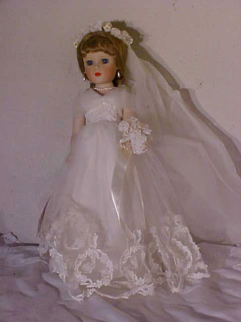 Porcelain Madam Alexander Bride Doll by Danbury M: Porcelain Madam Alexander Bride Doll by Danbury Mint. 14"tall & good condition.