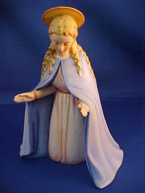 Signed Hummel "Madonna 634" figurine w/box: Signed Hummel "Madonna 634" figurine w/box. Measures 6-1/2"H x 5-1/4"W x 4-1/2"D