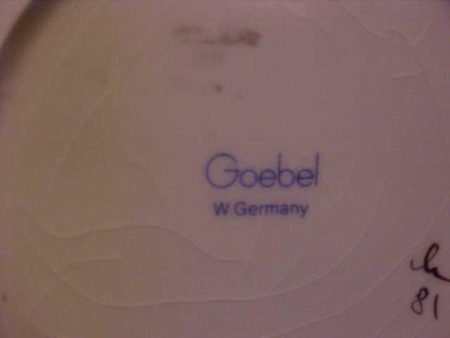 Hummel figurine Sweet Music 5". - 2