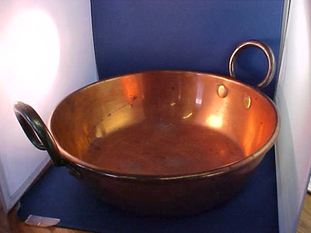 Early English copper pot w/hand forged handles.: Early English copper pot w/hand forged handles. Measures 14-1/2"wide.