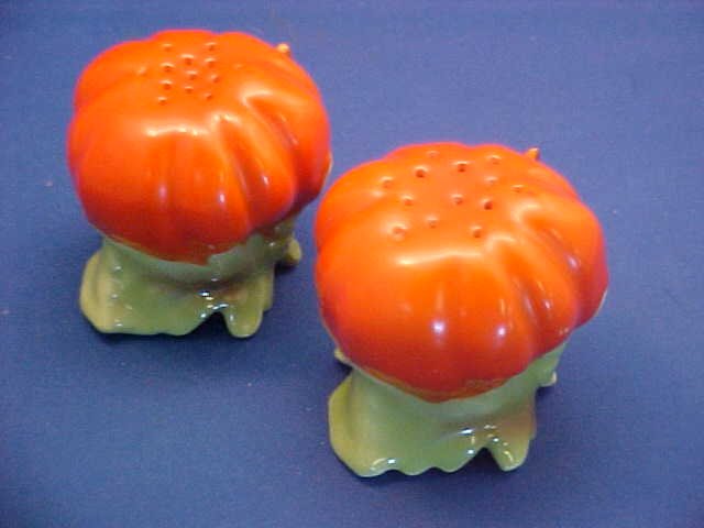 Royal Bayreuth 2-1/2"t Tomato salt and pepper shakers: Royal Bayreuth 2-1/2"t Tomato salt and pepper shakers