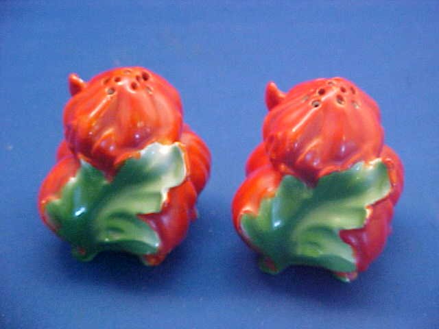 Royal Bayreuth 2-3/4"t Red Pepper salt and pepper shake: Royal Bayreuth 2-3/4"t Red Pepper salt and pepper shaker. No markings