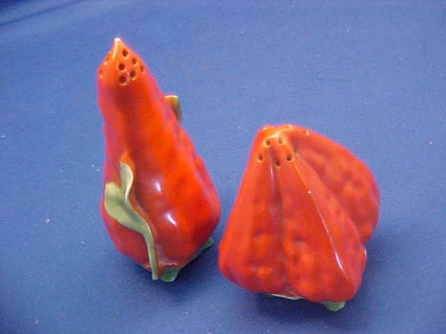 Royal Bayreuth Red Pepper salt and pepper shakers: Royal Bayreuth Red Pepper salt and pepper shakers. Measures 2-1/4" tall and 4" tall. No markings
