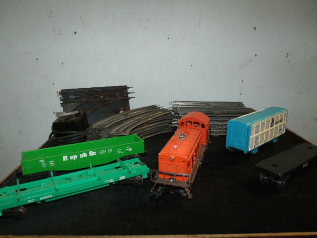 5 pc. Lionel Train Set w/Tracks & Transformer: 5 pc. Lionel Train Set w/Tracks & Transformer