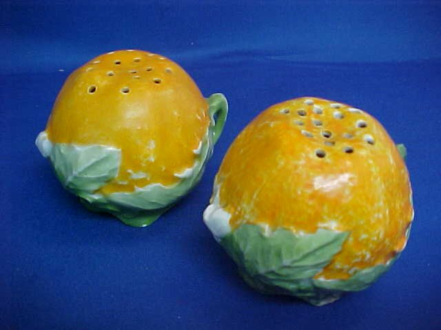 Royal Bayreuth Orange salt & Pepper shakers: Royal Bayreuth Orange salt & Pepper shakers 2-1/2"tall.