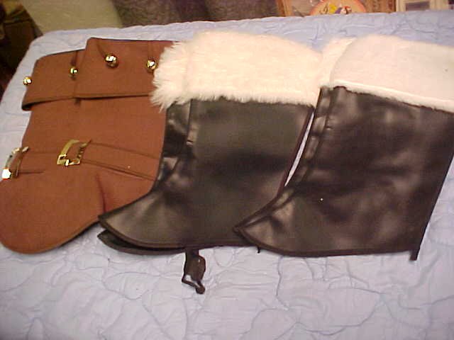 Lot of 3 boot covers: Lot of 3 boot covers. black and brown. medium-large