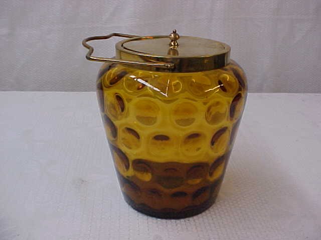 Amber biscuit jar with lid and handle: Amber biscuit jar with lid and handle. Measures 6" tall