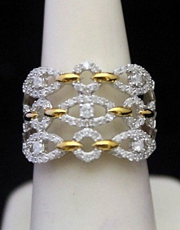 Beautiful Unisex Silver Ring with Infinity Design: Beautiful Unisex Silver Ring with Infinity Design Diamonds (98J) Diamonds twt approx. 1ct VS1 Colot G.