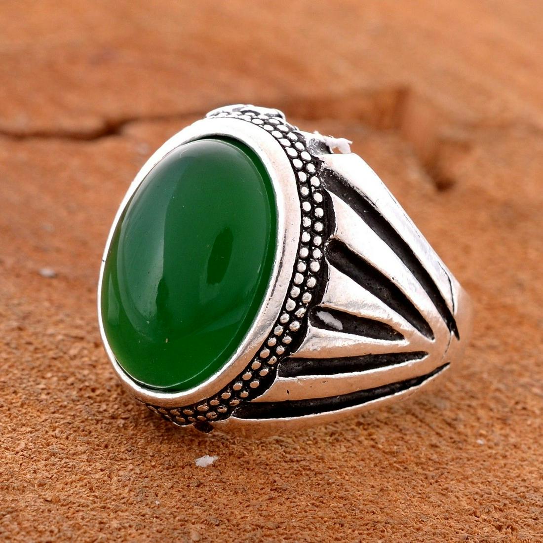GREEN ONYX GEMSTONE SILVER PLATED RING SIZE 8 (1 of 2)