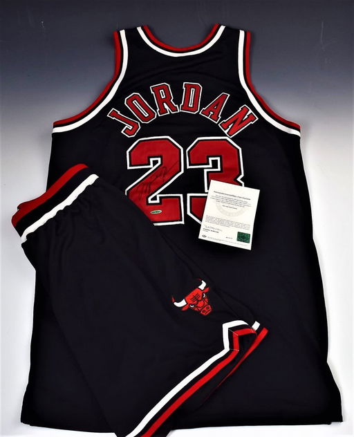 Michael Jordan Game Worn Signed Jersey, Shorts Apr 06, 2017