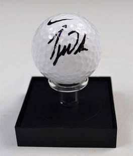 Tiger Wood Signed Golf Ball: Tiger Woods signed golf ball COA included