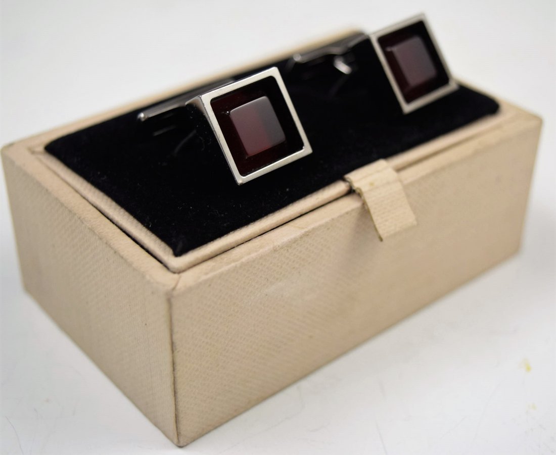 Burberry Cufflinks (1 of 3)