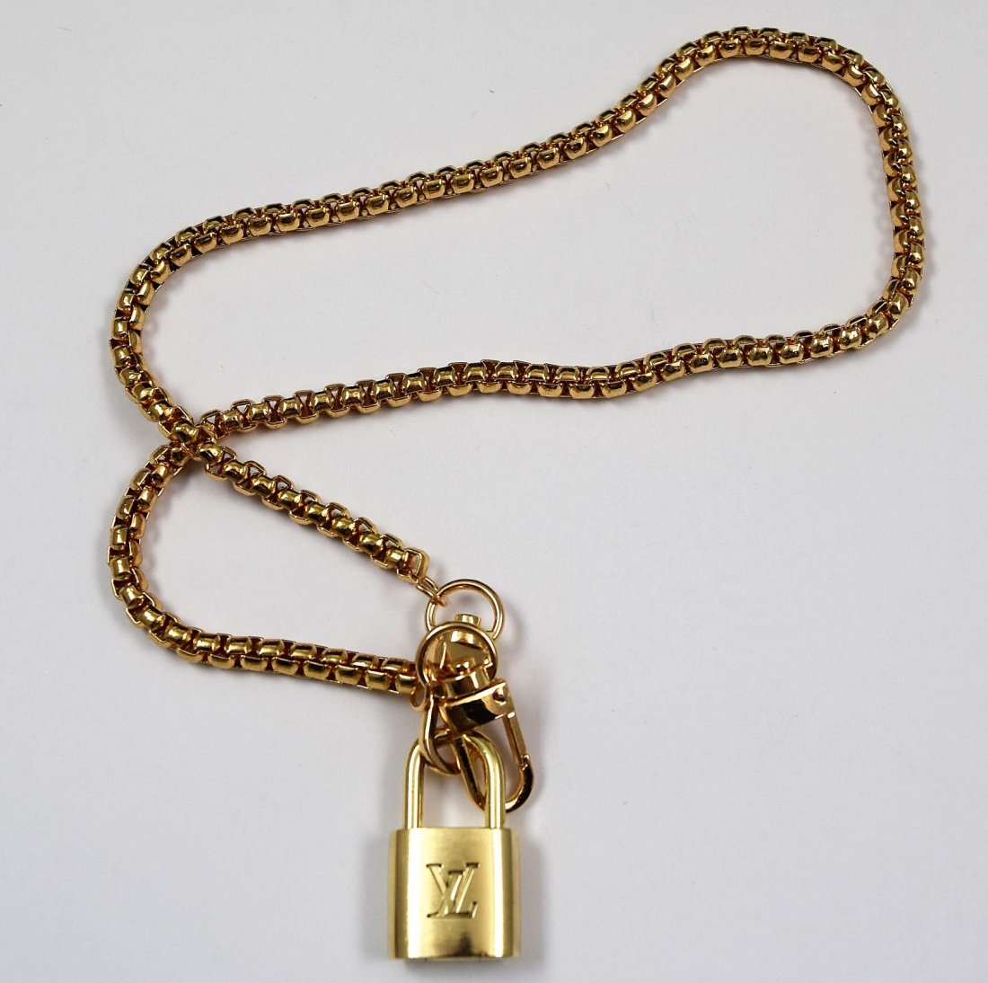 Louis Vuitton Necklace (1 of 3)