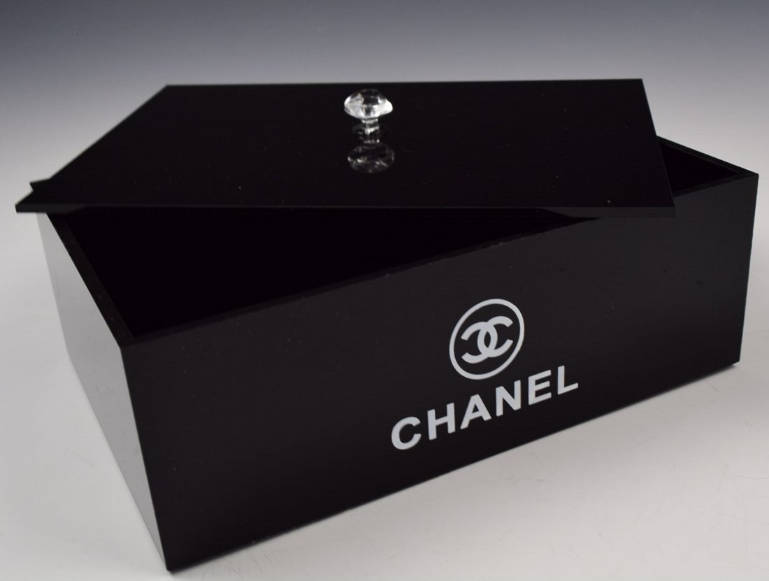 Chanel VIP Holder (1 of 2)