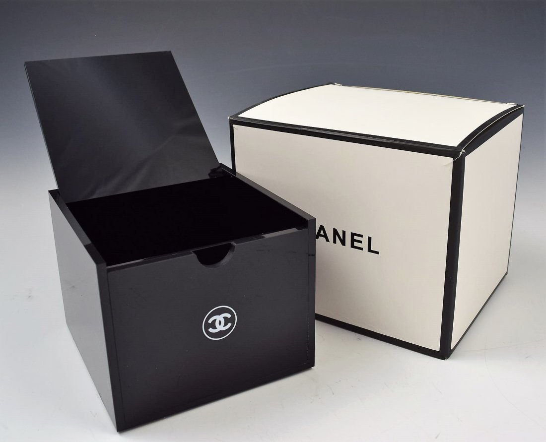 Chanel VIP Holder (1 of 2)