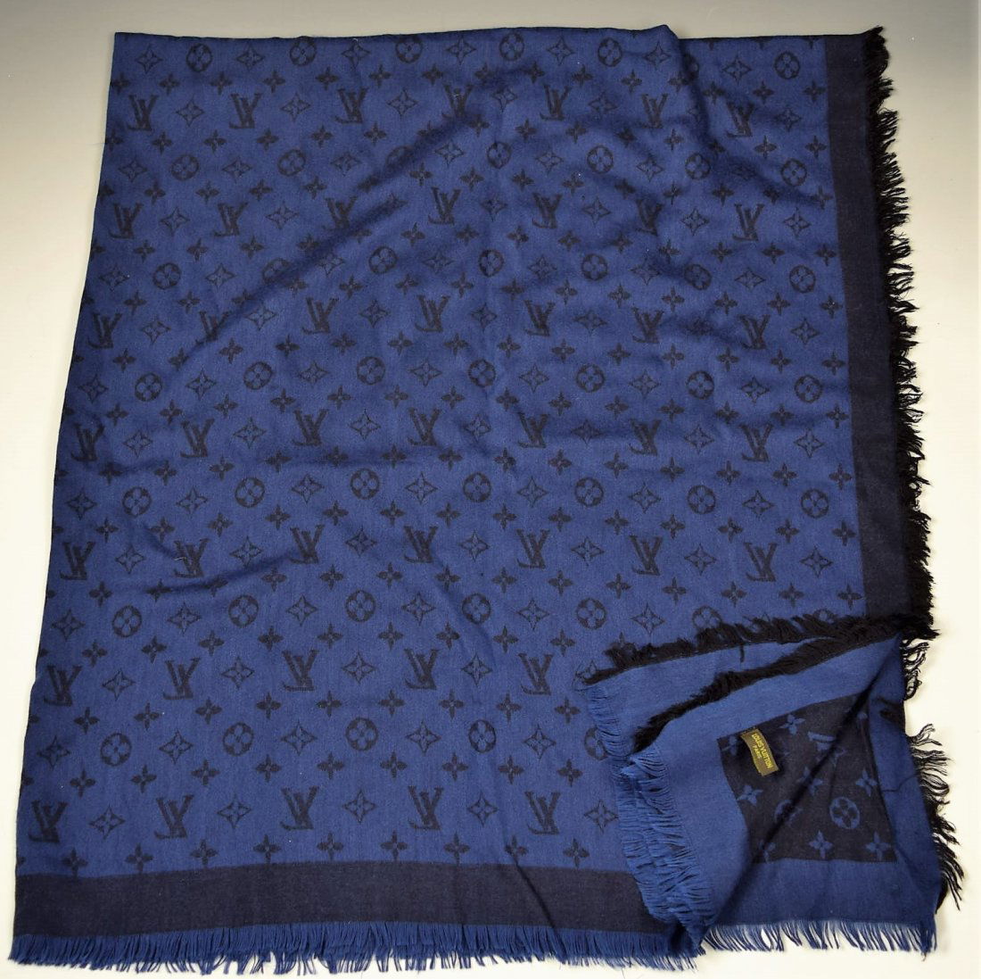 Louis Vuitton Shawl (1 of 2)