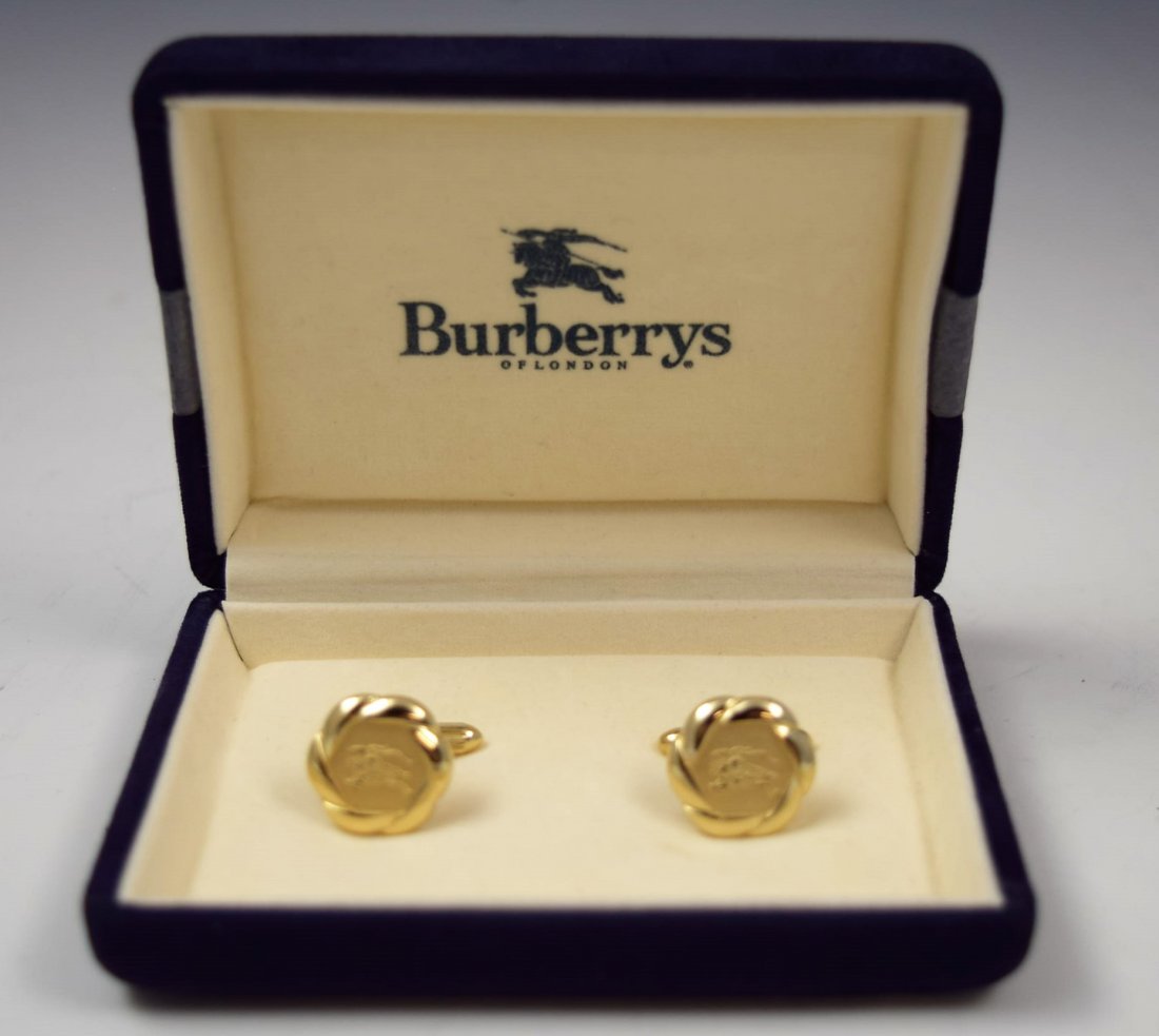 Burberry's Cufflinks (1 of 2)