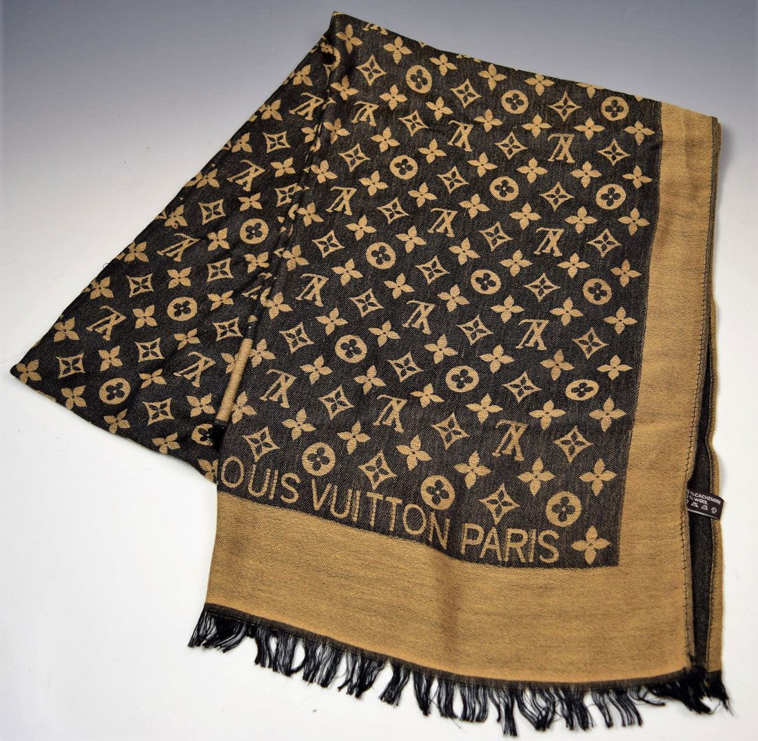 Louis Vuitton Scarf (1 of 2)