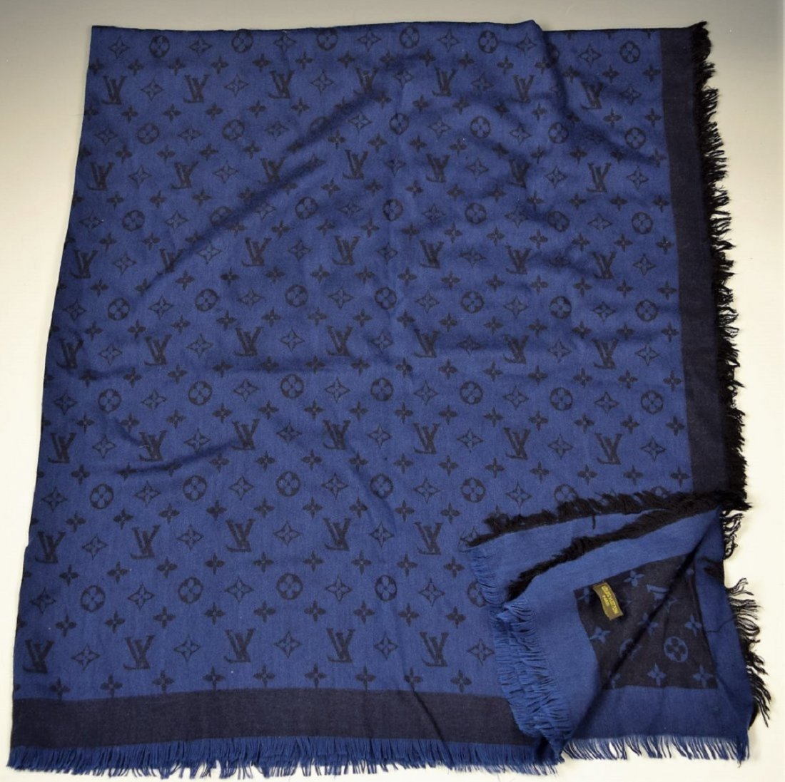 Louis Vuitton Shawl (1 of 2)