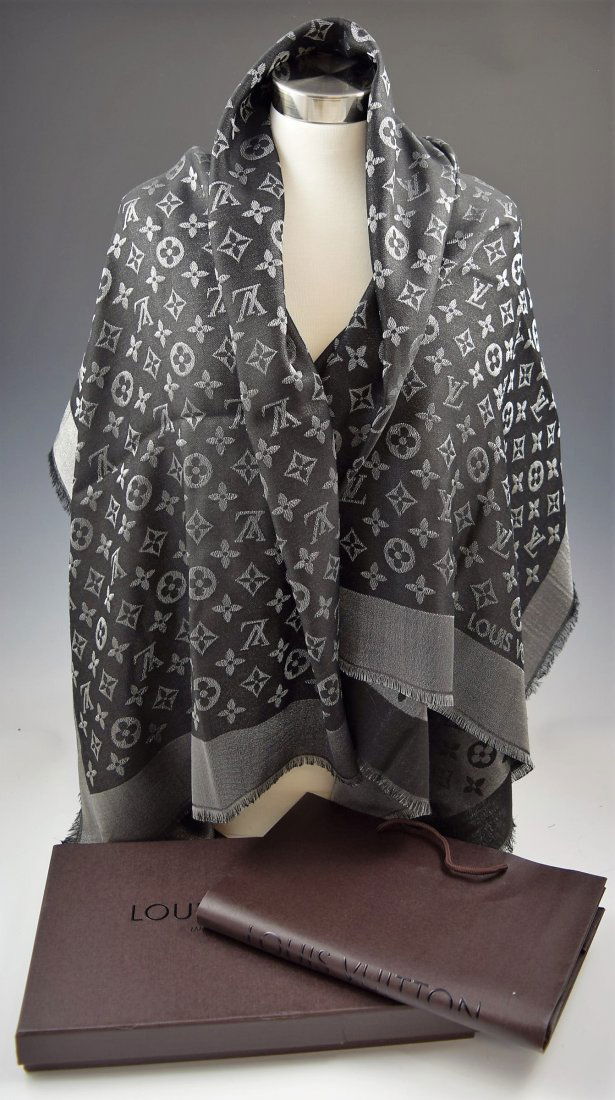 Louis Vuitton Shawl (1 of 4)